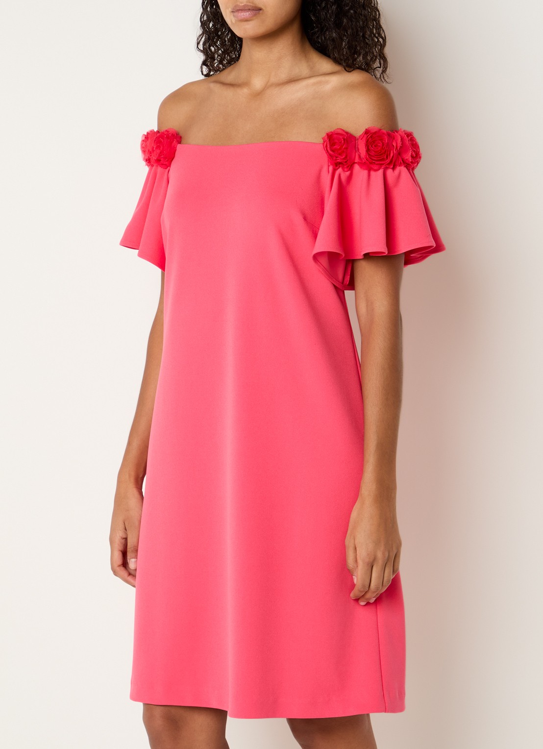 Joseph Ribkoff Off shoulder mini jurk met applicatie - detail 4 koraalroze