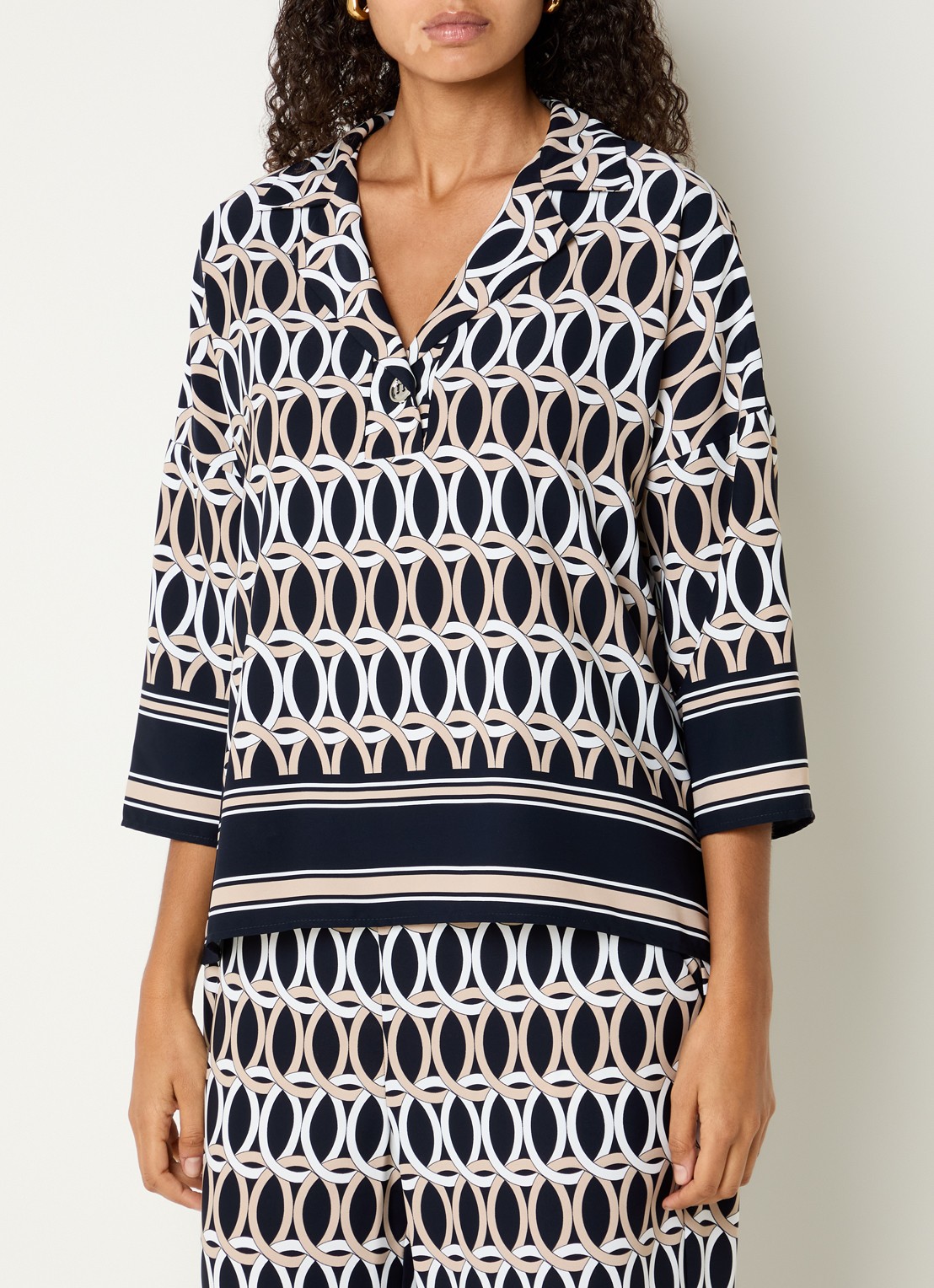 Joseph Ribkoff Top met print en V-hals - detail 4 zwart