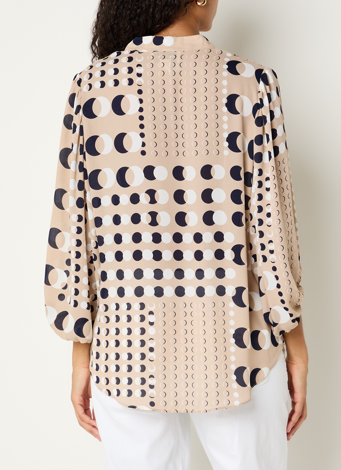 Joseph Ribkoff Tuniek met print en V-hals - achterkant khaki