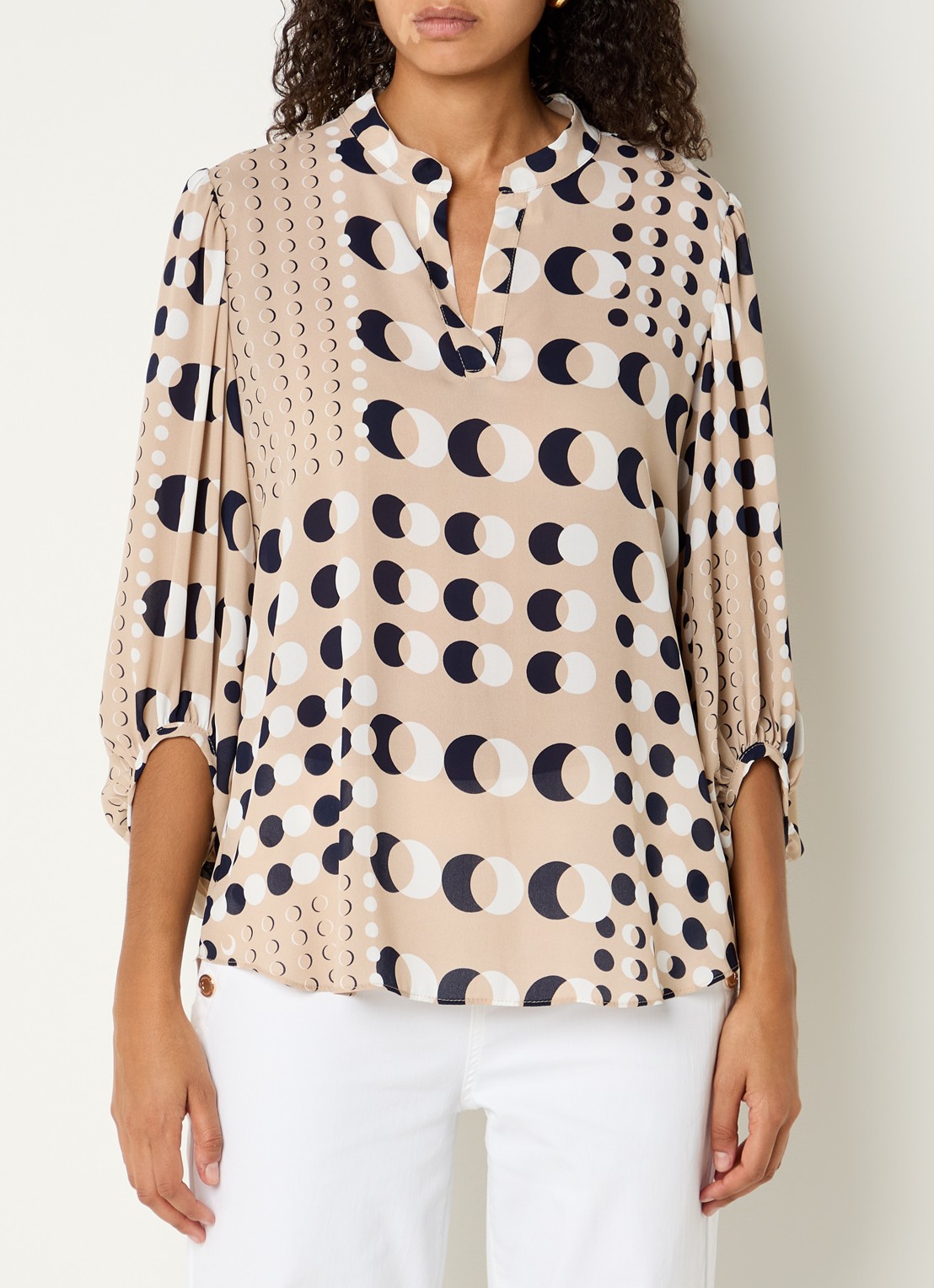 Joseph Ribkoff Tuniek met print en V-hals - detail 2 khaki
