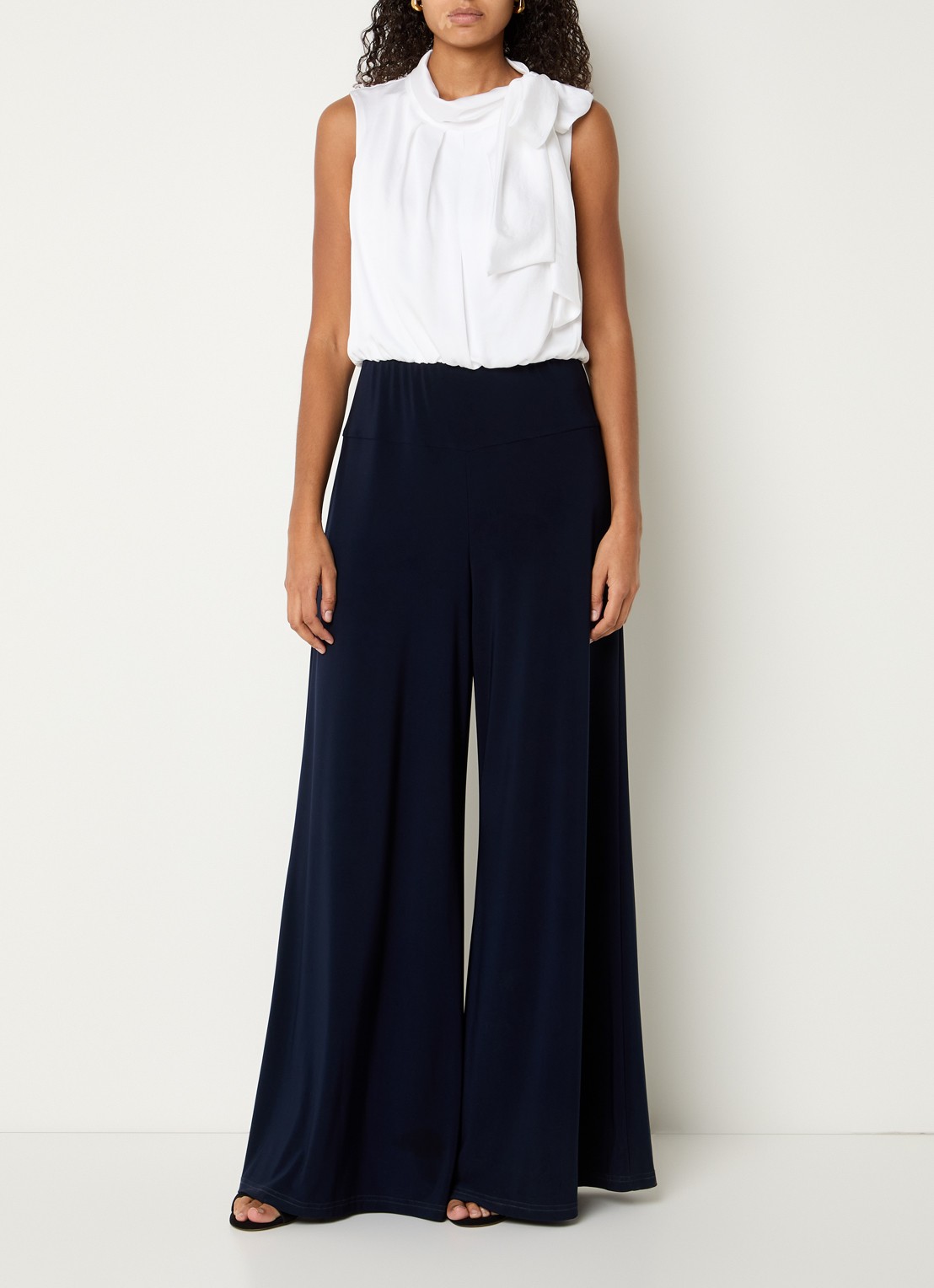 Joseph Ribkoff Wide fit jumpsuit met sjaalkraag - detail 4 wit