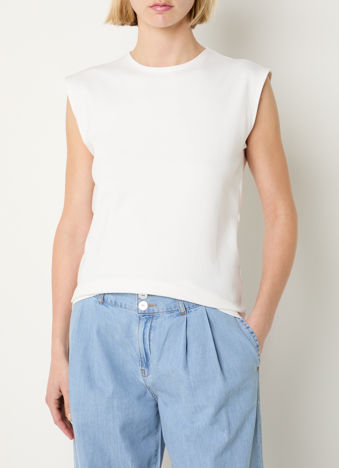 Josephine & Co Bastiaan top met ronde hals - detail 2 wit