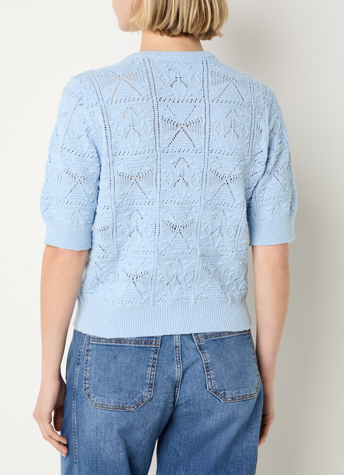 Josephine & Co Beau grofgebreid vest met opengebreid dessin - achterkant 4 lichtblauw
