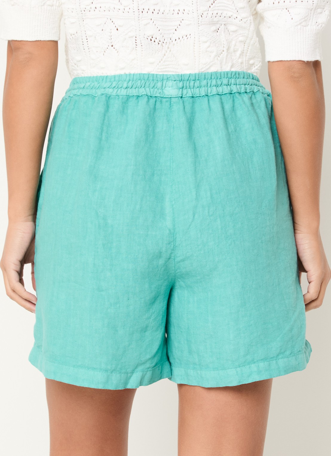 Josephine & Co Benno high waist wide fit korte broek van linnen - achterkant groen
