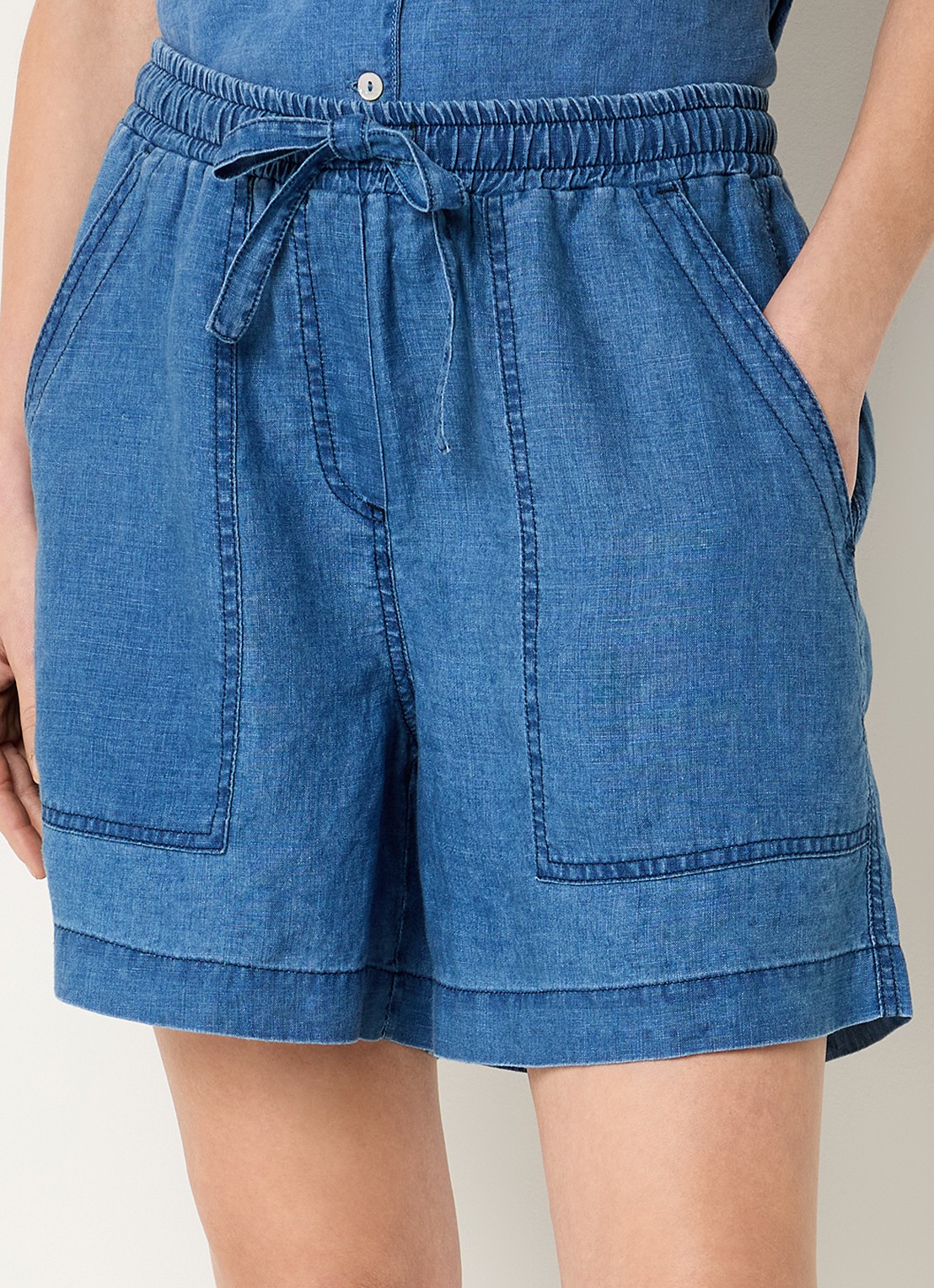 Josephine & Co Benno mid waist loose fit korte broek van chambray - detail 4 indigo