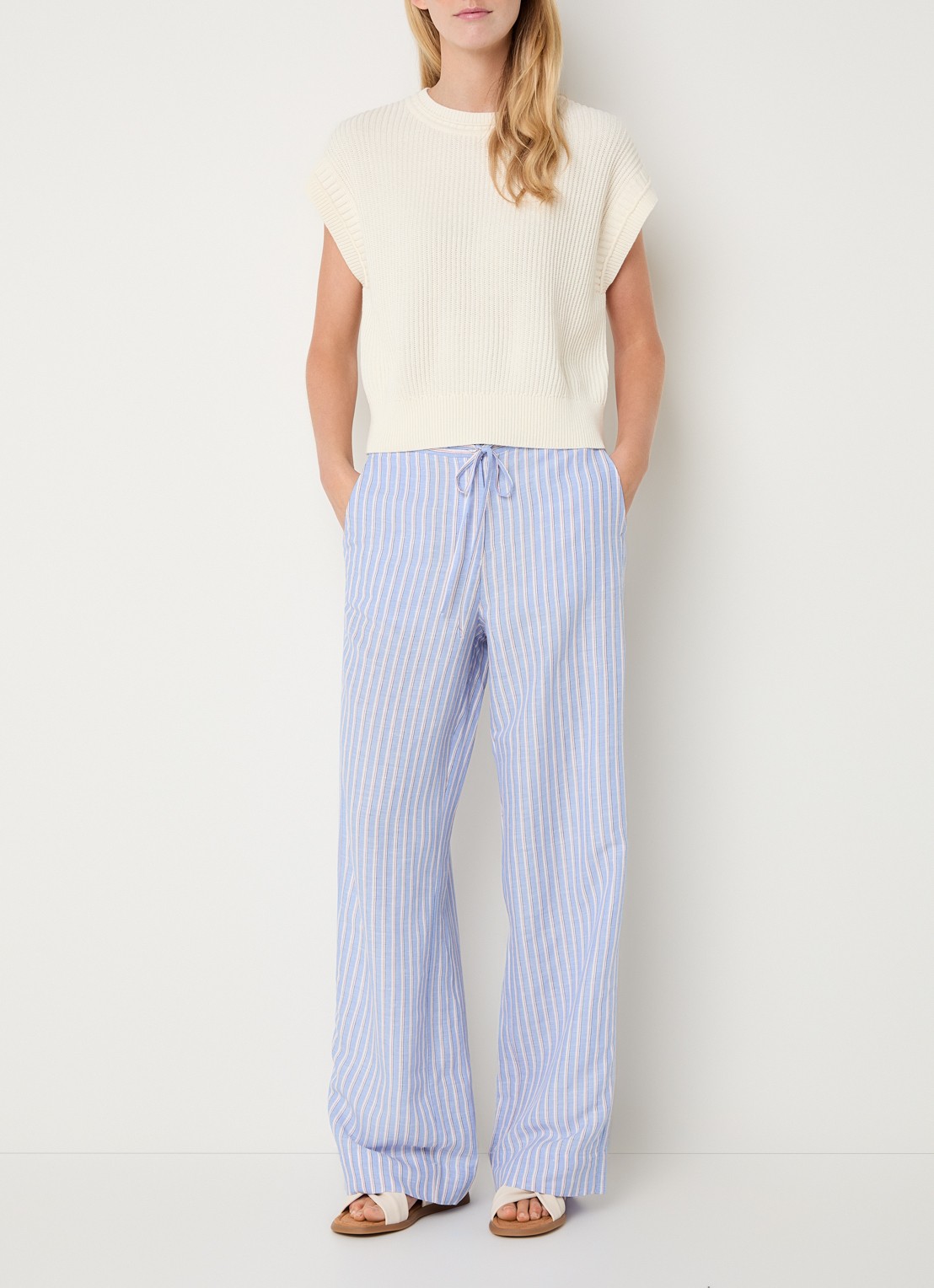 Josephine & Co Benson high waist loose fit broek met streepprint - voorkant 2 lichtblauw