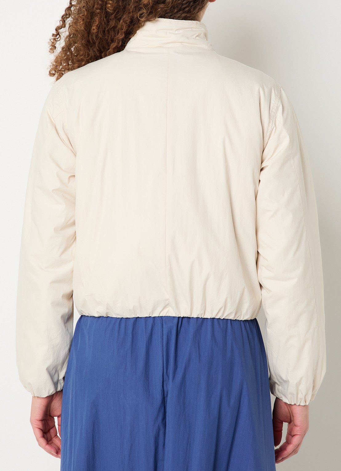 Josephine & Co Bente gewatteerd cropped jack met steekzakken - achterkant beige