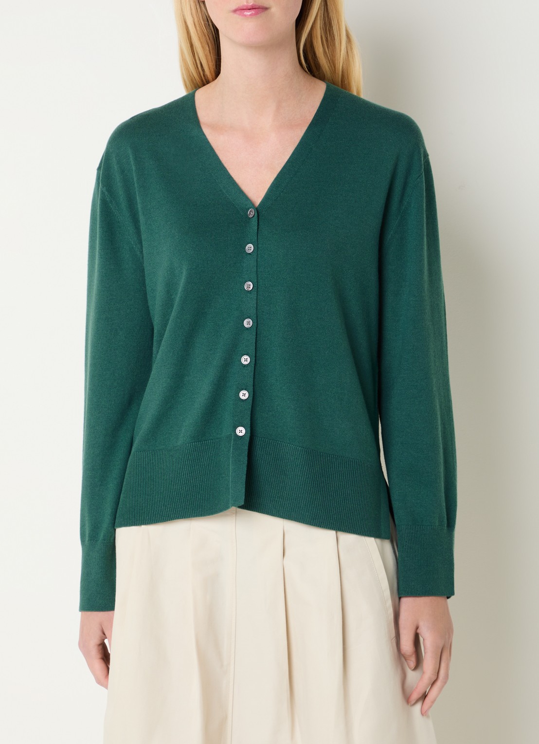 Josephine & Co Berco fijngebreid vest in wolblend met V-hals - detail 2 groen