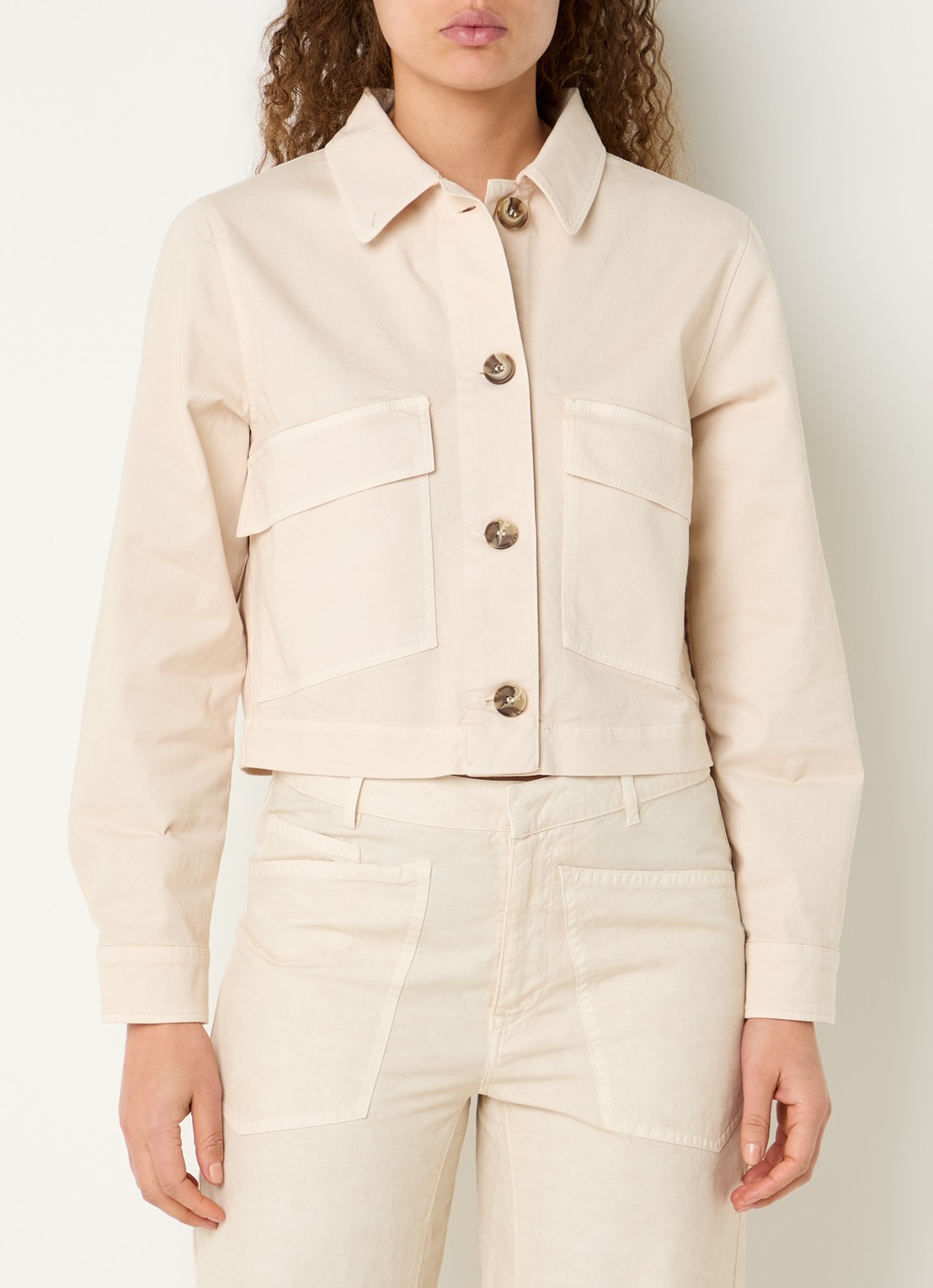 Josephine & Co Bibi cropped overshirt met borstzakken - detail beige