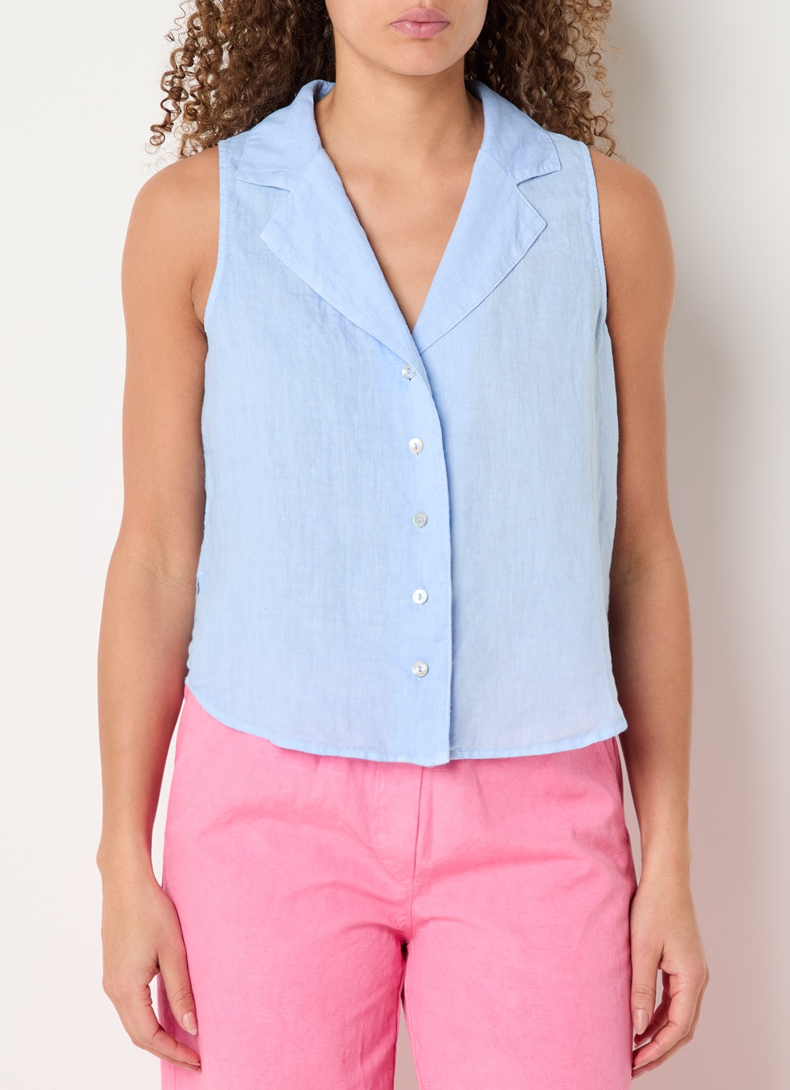Josephine & Co Bliss mouwloze blouse  - detail 2 lichtblauw