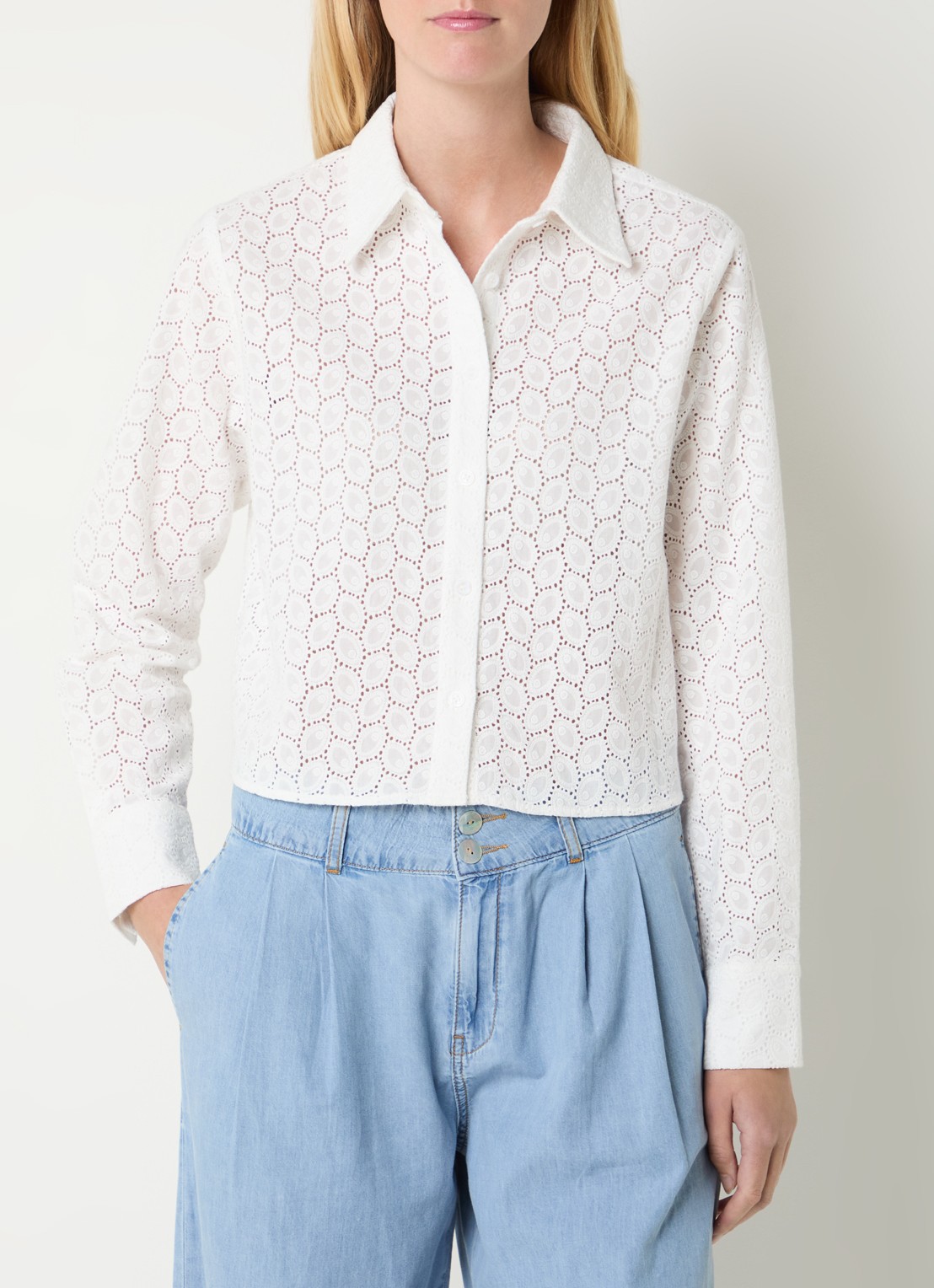 Josephine & Co Boaz cropped blouse met broderie - detail 4 wit