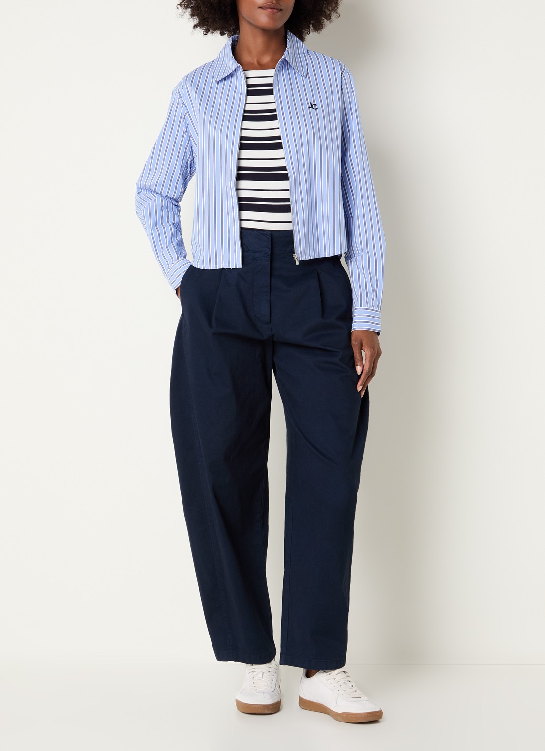Josephine & Co Bodine blouse met streepprint en logoborduring - voorkant 2 lichtblauw