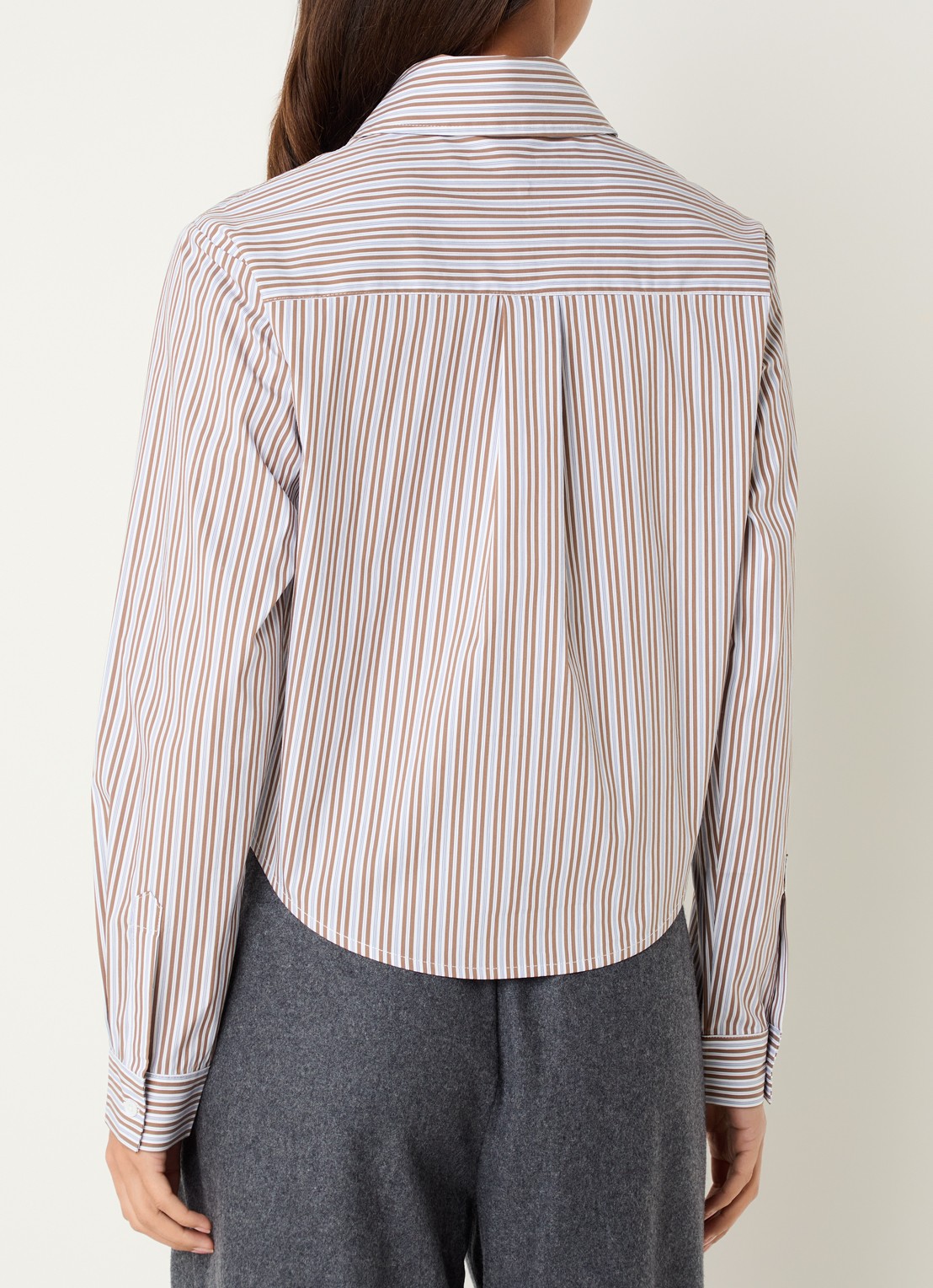 Josephine & Co Bodine blouse met streepprint en logoborduring - achterkant 3 camel