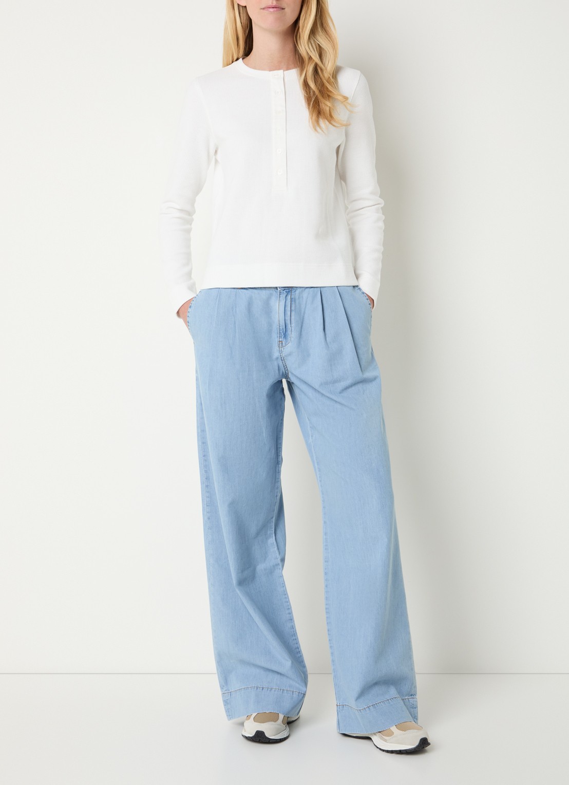 Josephine & Co Britt high waist straight fit broek van chambray - voorkant 4 lichtblauw