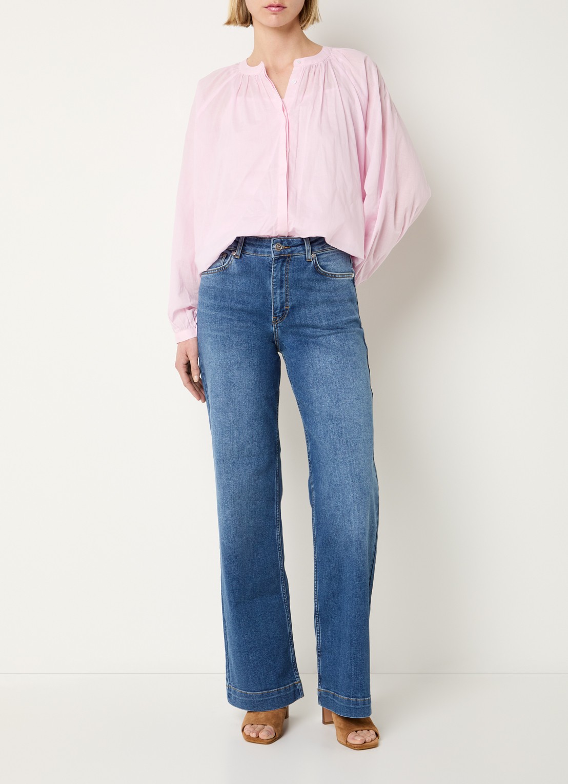 Josephine & Co Brooklynn blouse met stolpplooi en ballonmouw - voorkant 2 lichtroze