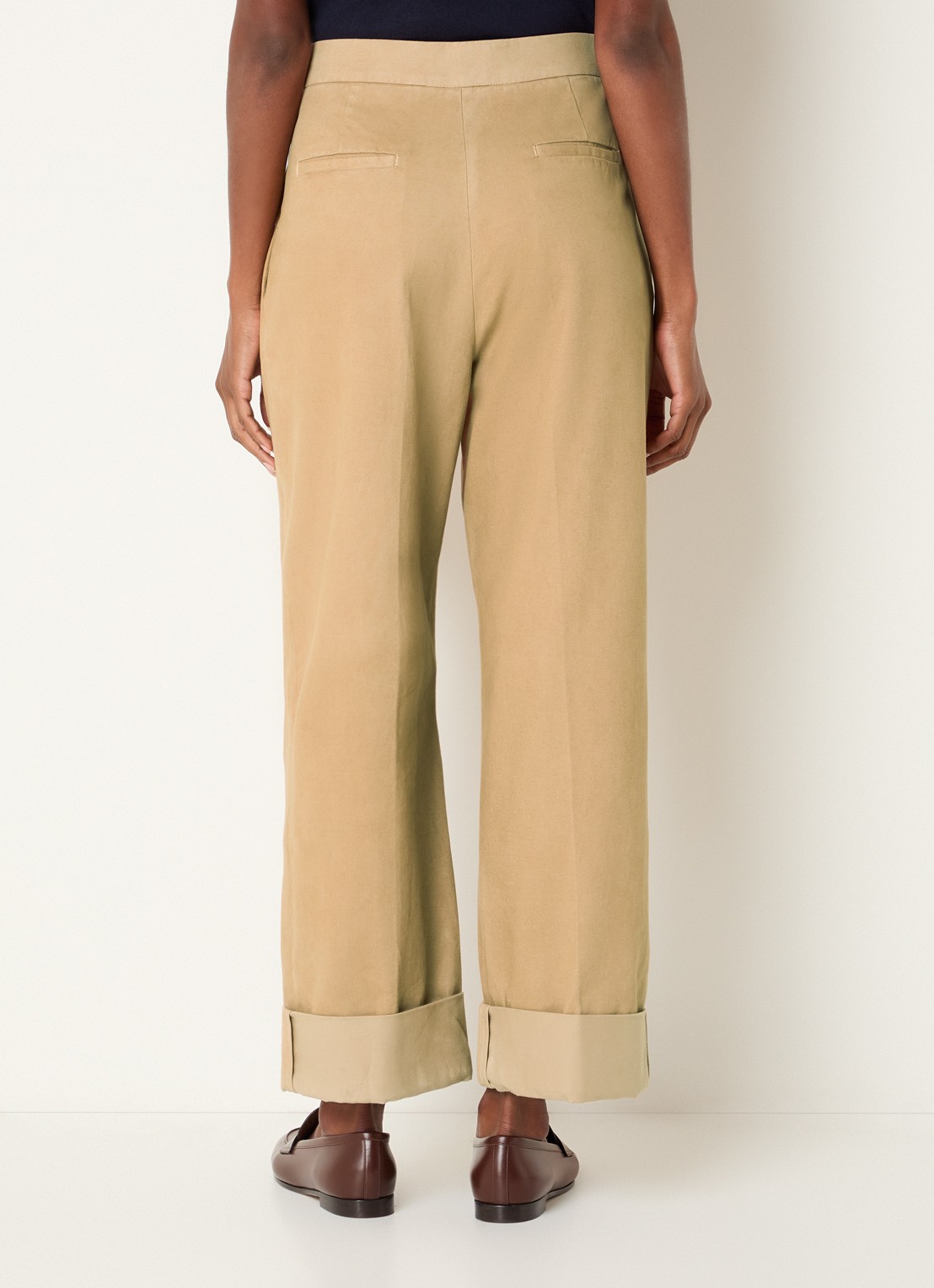 Josephine & Co Courtney high waist cropped loose fit chino met steekzakken - achterkant camel