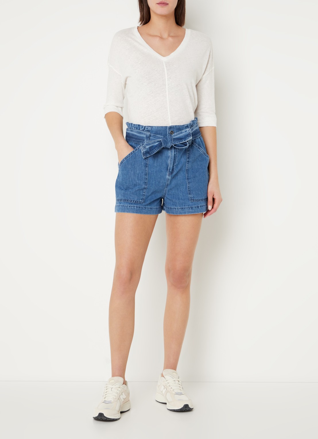 Josephine & Co Glenda high waist straight fit korte broek met strikceintuur  - voorkant 2 jeans