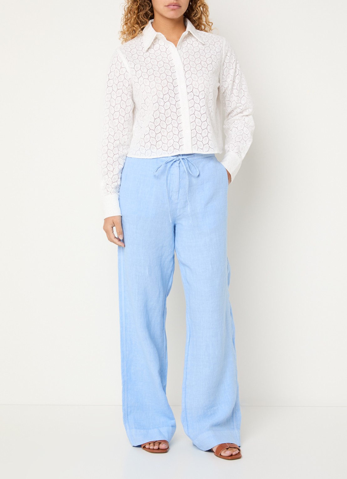 Josephine & Co High waist wide fit broek van linnen met steekzakken - voorkant 2 lichtblauw