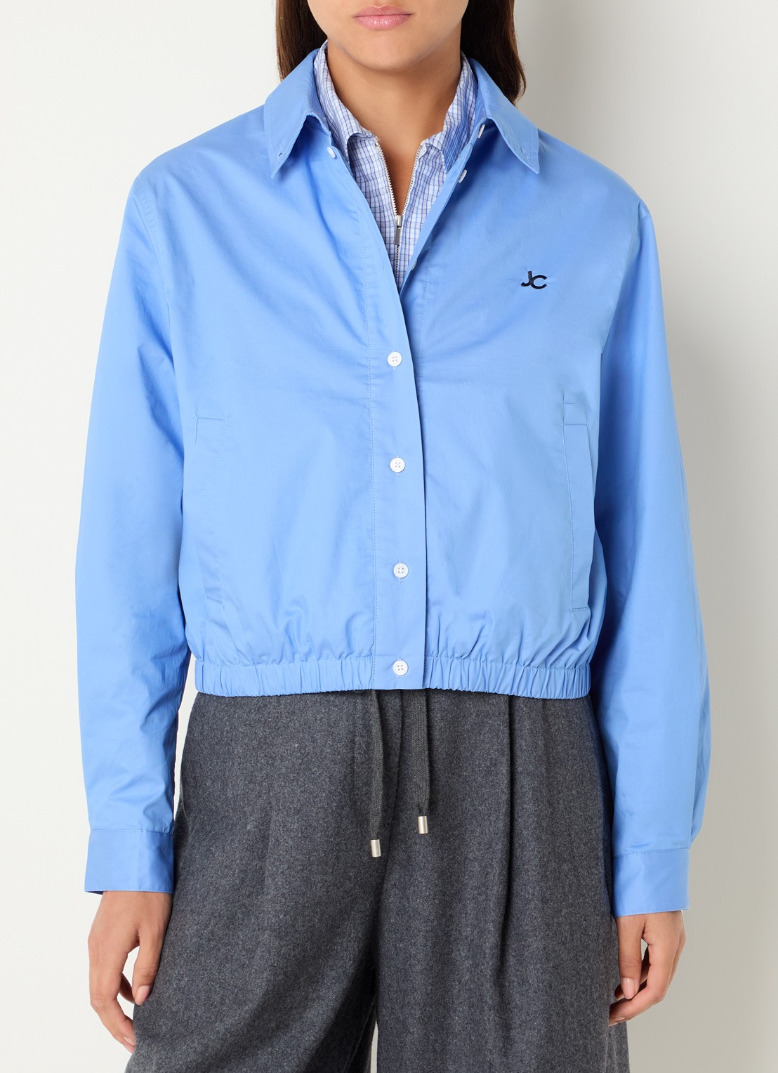 Josephine & Co Jack met logo en steekzakken - detail blauw