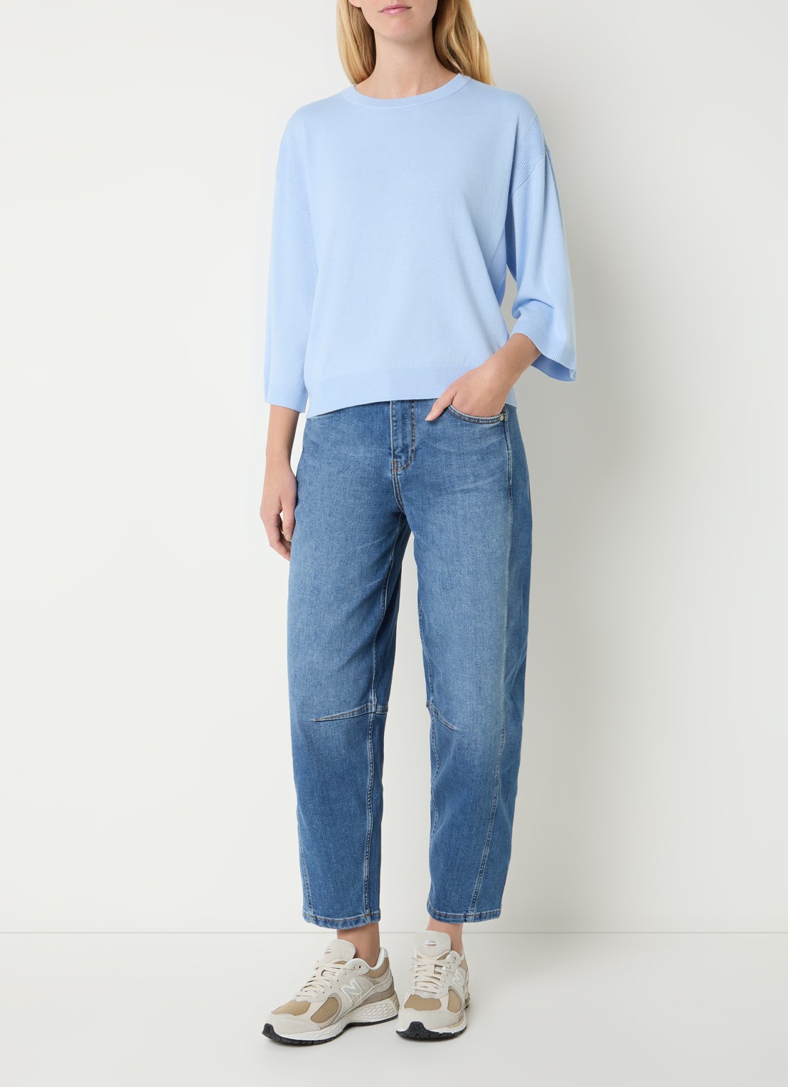Josephine & Co Janou fijngebreide pullover met trompetmouw - voorkant 2 lichtblauw