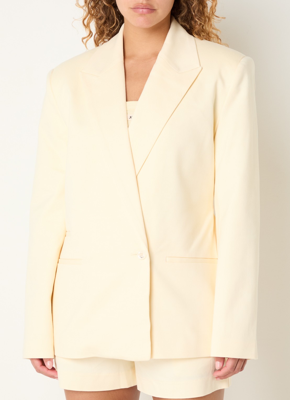 JOSH V Benson blazer met paspelzakken en ceintuur - detail 3 lichtgeel
