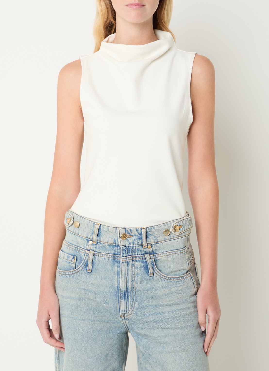 JOSH V Bibi mouwloze top met opstaande kraag - detail creme
