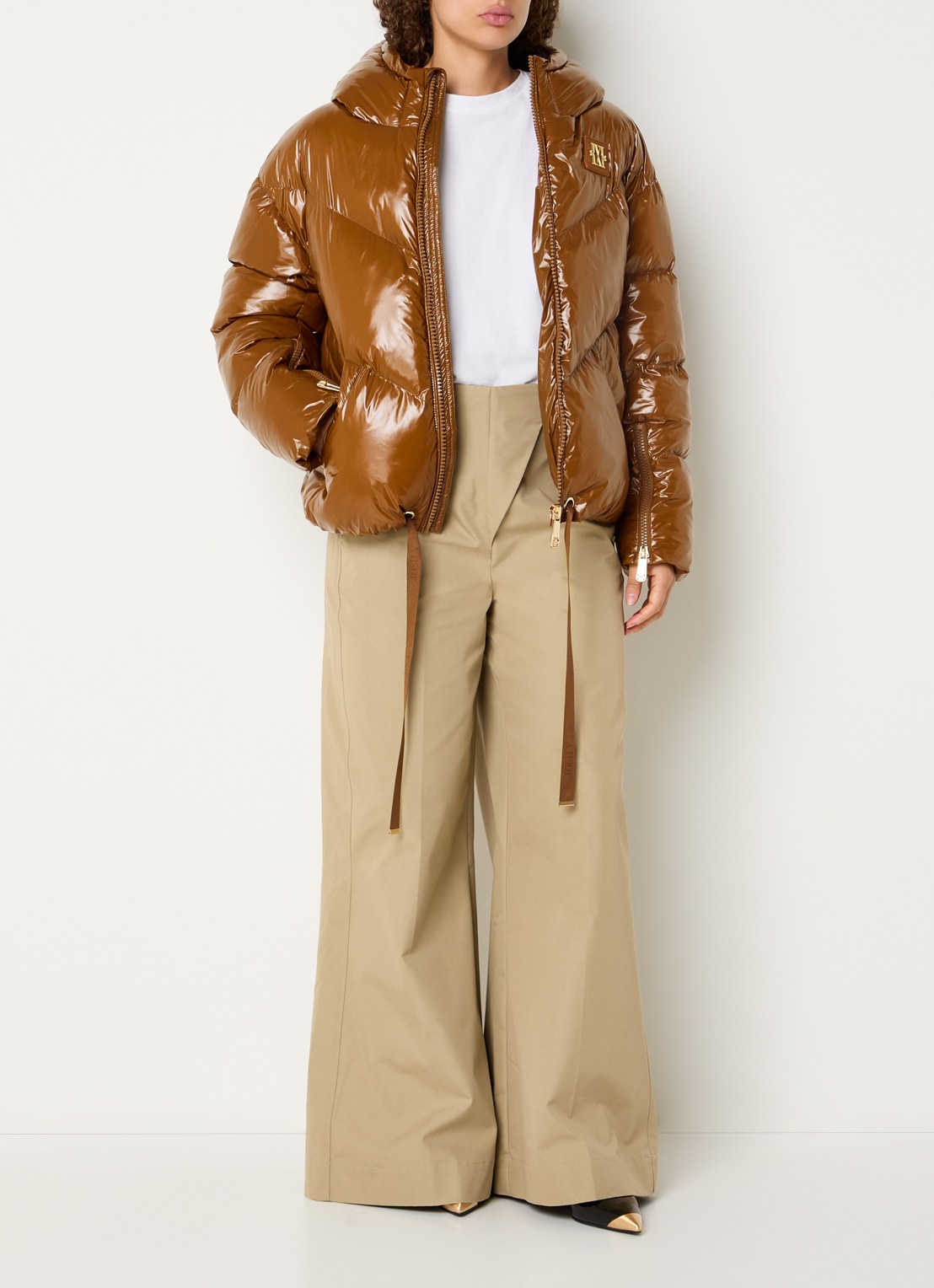 JOSH V Brenna puffer jack met strikceintuur en glanzende finish - voorkant 3 cognac