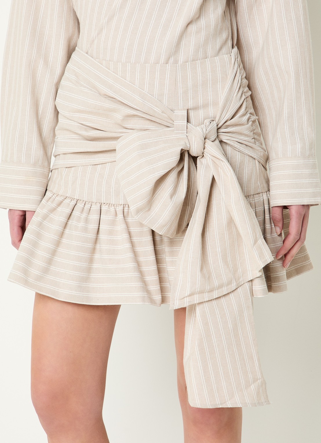 JOSH V Hollis mini rok met streepprint en strikdetail - detail 3 donkerbeige