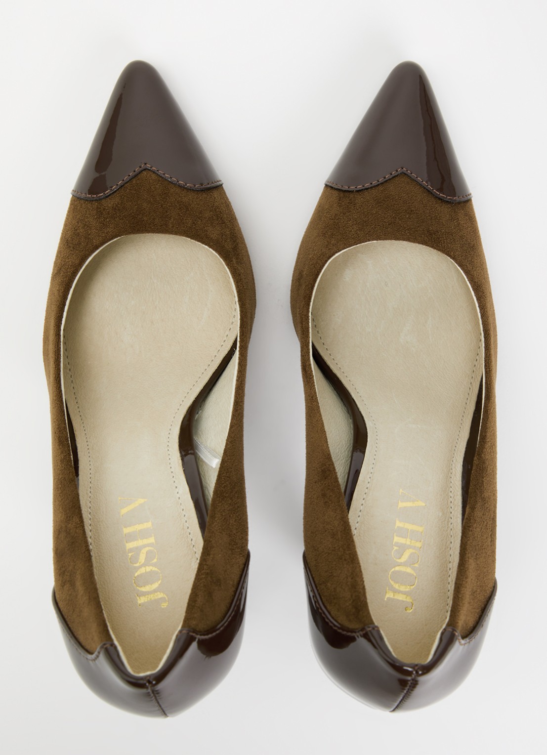 JOSH V Minou pump met lakfinish - detail 4 donkerbruin