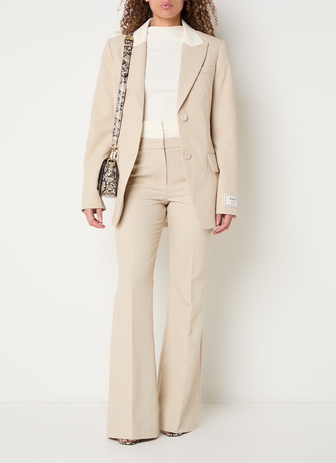 JOSH V Nila blazer met klepzakken - voorkant 2 beige