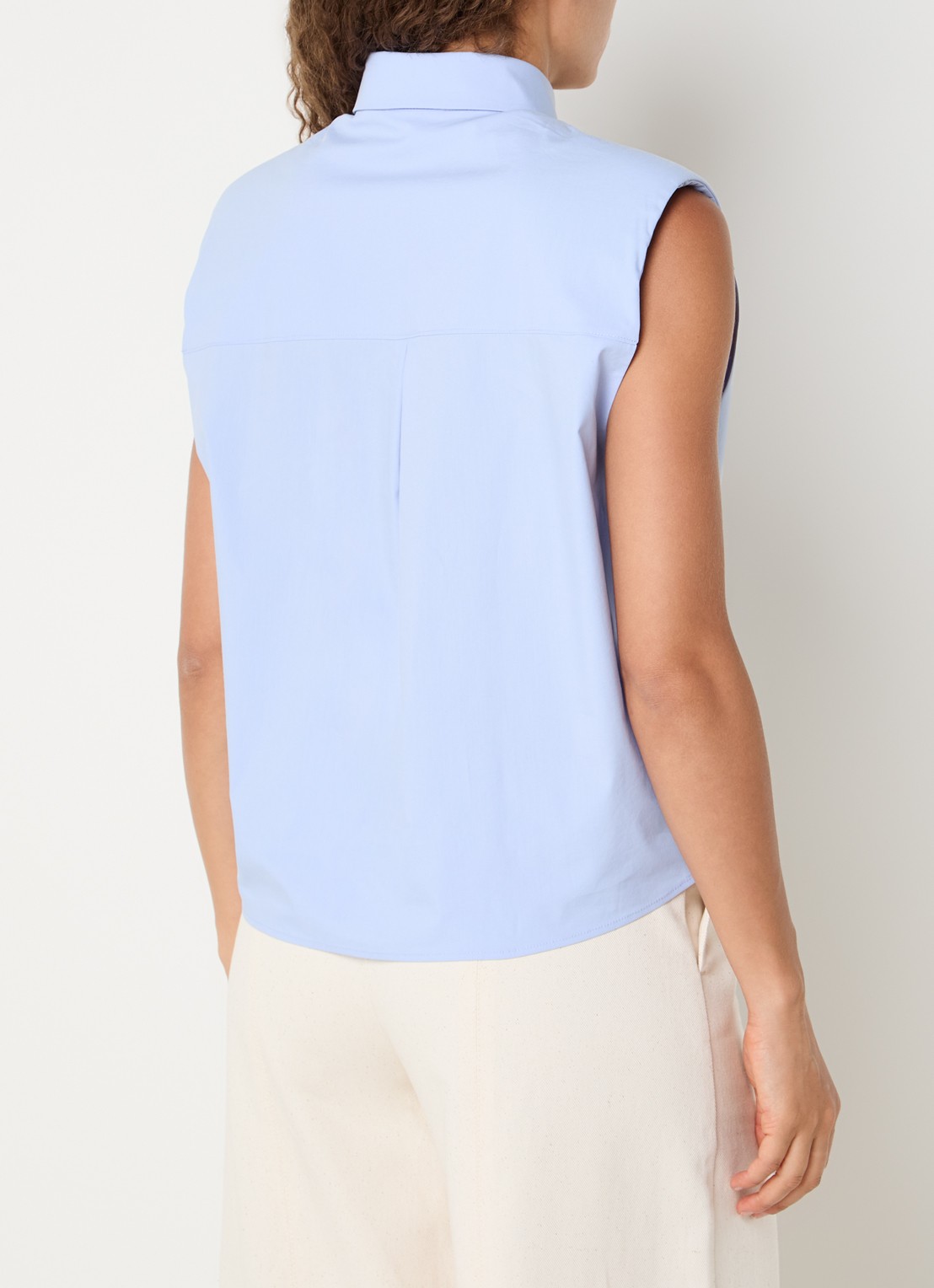 JOSH V Susie mouwloze blouse met schoudervulling en logoborduring - achterkant 4 lichtblauw