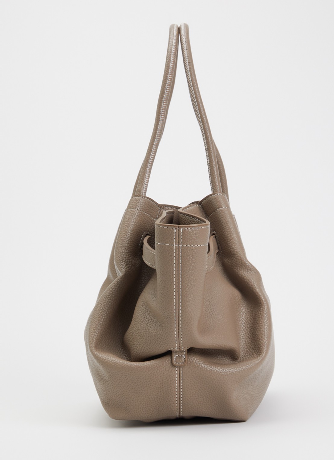 JW PEI Hana Medium schoudertas met logo - detail 2 taupe