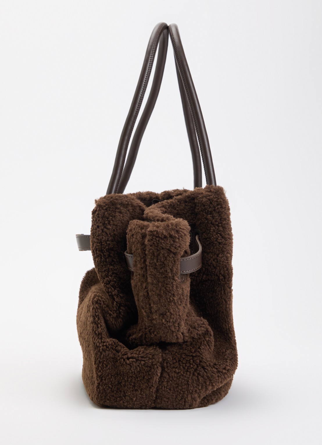 JW PEI Hana Medium schoudertas van teddy - detail 3 bruin