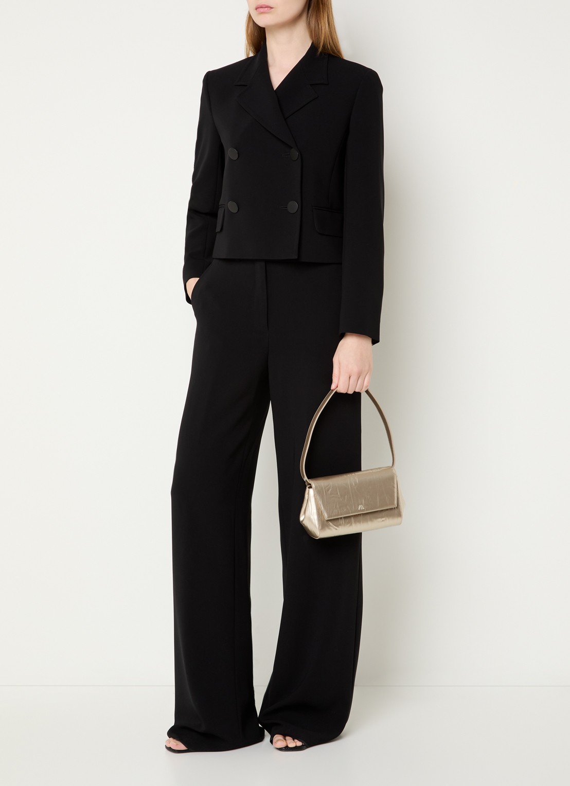 KAAI Ikon clutch van kalfsleer met lakfinish en verstelbare schouderriem - voorkant 4 goud