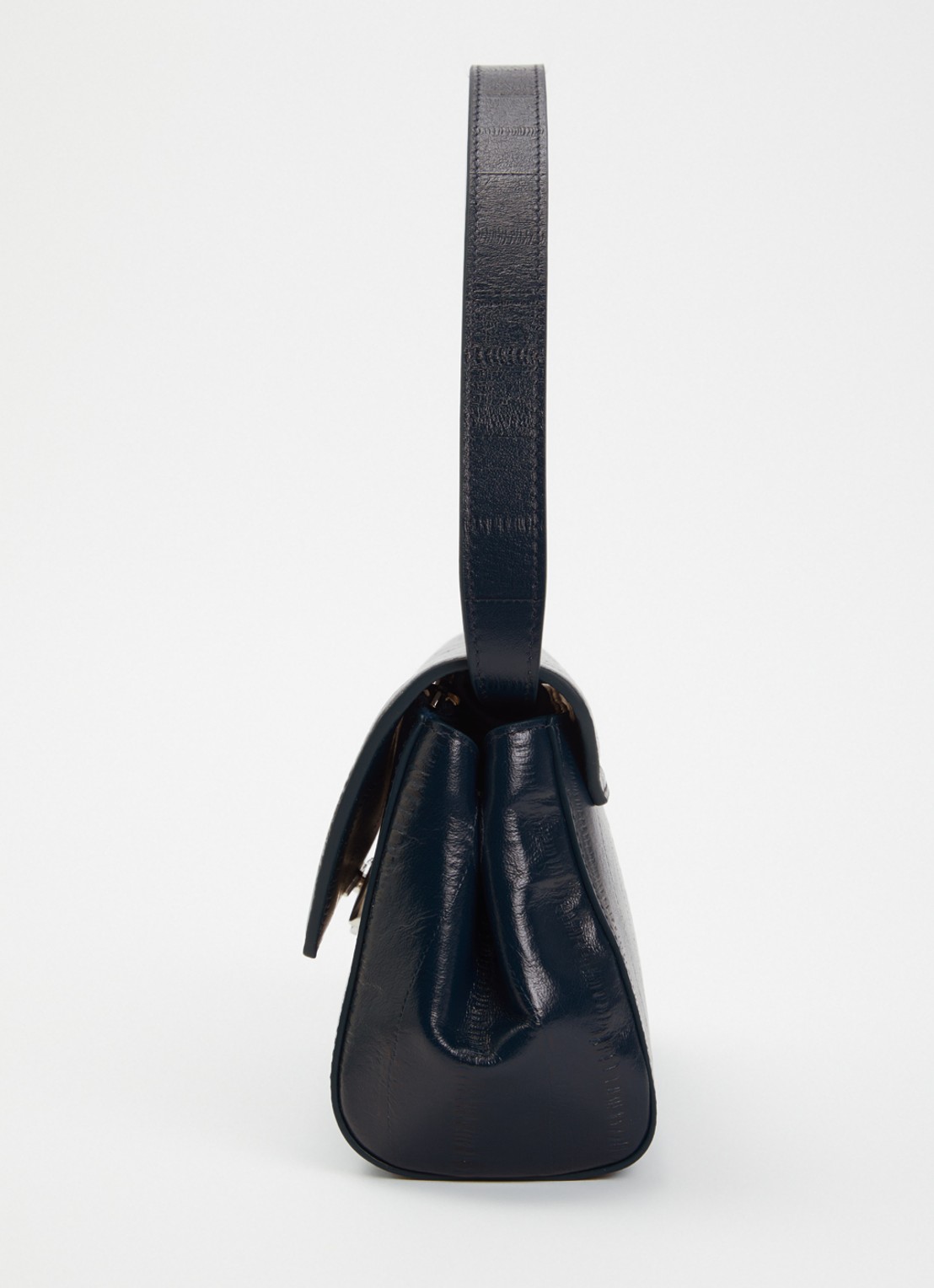 KAAI Ikon clutch van kalfsleer met textuur en afneembare schouderriem - detail 3 petrol