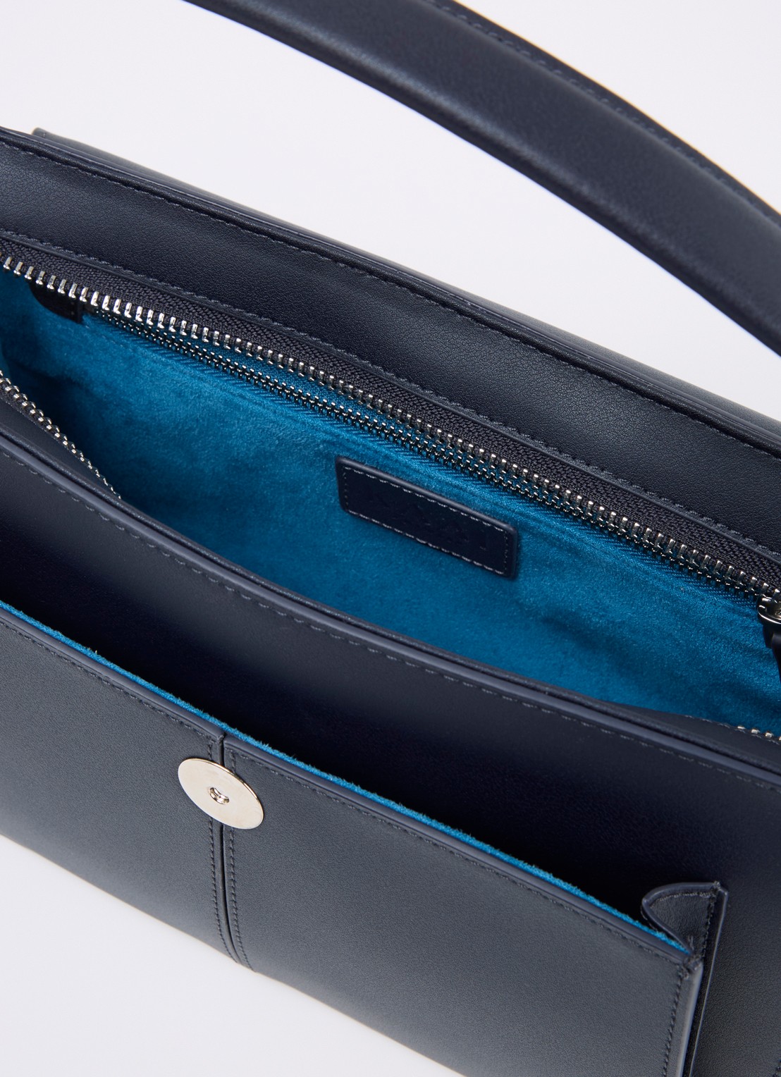 KAAI Ikon handtas van leer met afneembare schouderriem - detail 3 donkerblauw