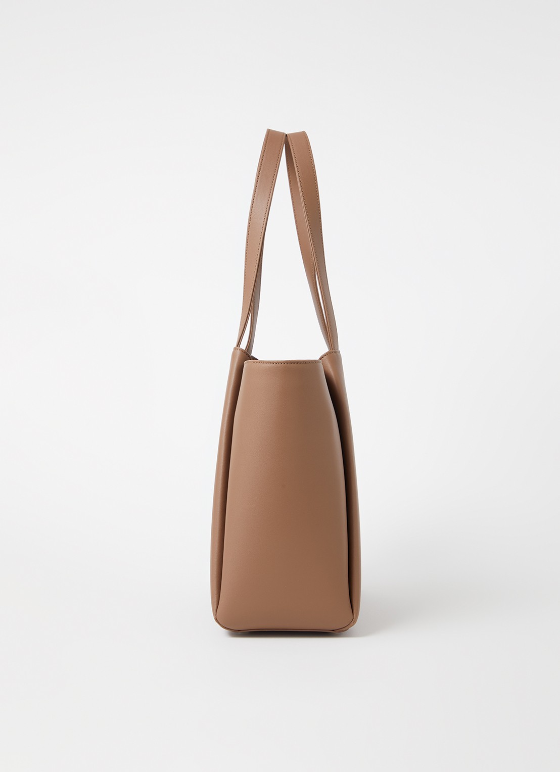KAAI Midi Pyramid schoudertas van leer met 13.5 inch laptopvak - detail 3 taupe