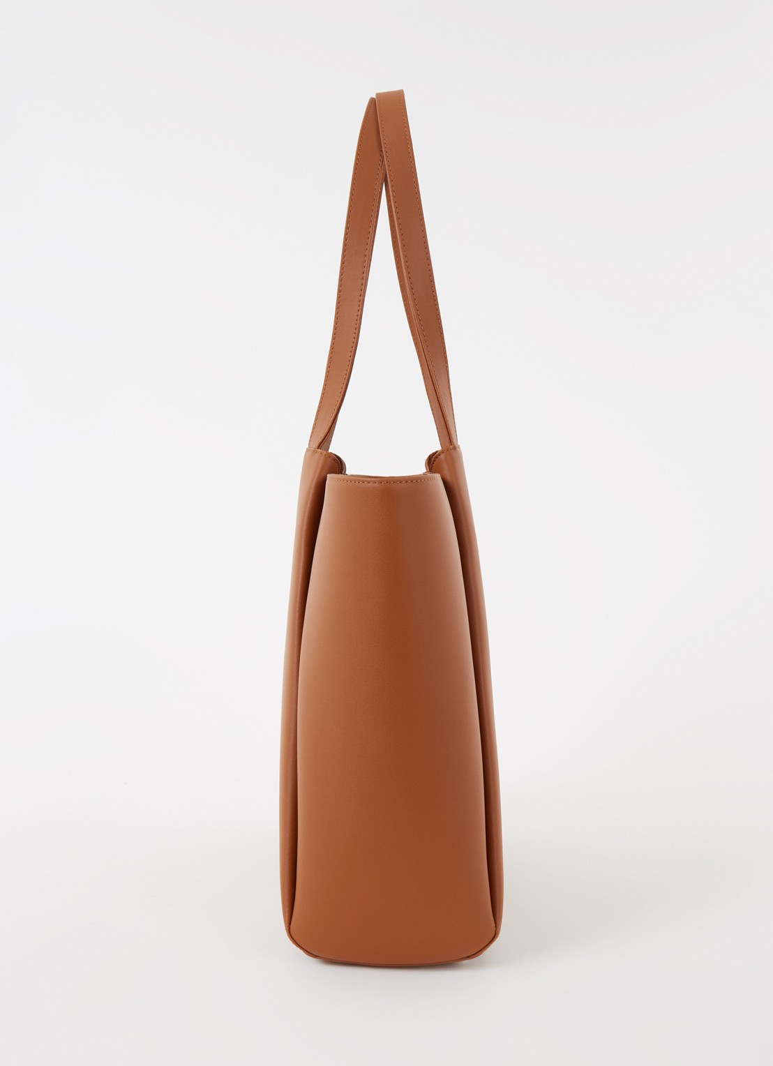 KAAI Midi Pyramid schoudertas van leer met 13.5 inch laptopvak - detail 3 cognac