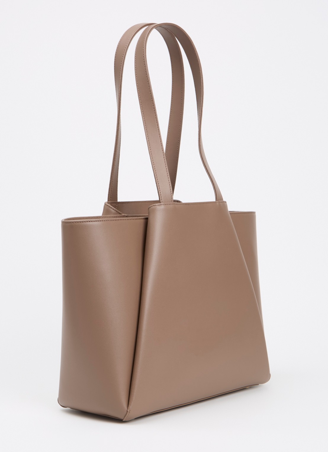 KAAI Midi Pyramid schoudertas van leer met 13 inch laptopvak - achterkant taupe