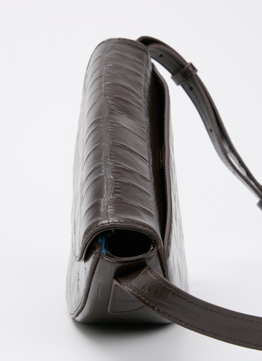 KAAI Rebel crossbodytas van kalfsleer  - detail 3 donkerbruin