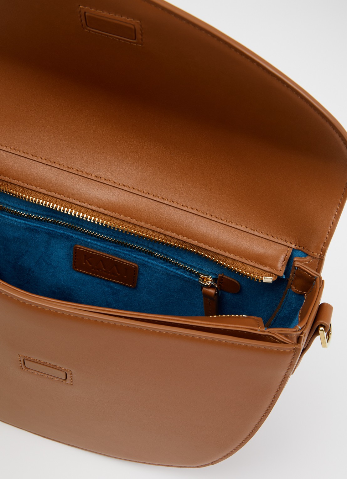 KAAI Rebel crossbodytas van leer - detail 3 cognac