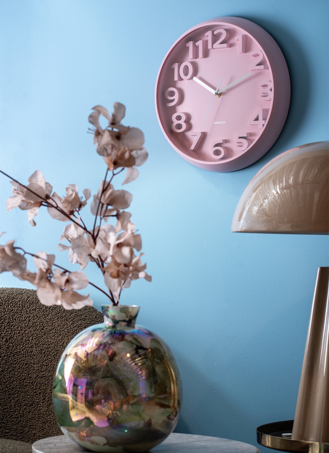 Karlsson Elevated Classic Numbers wandklok  - voorkant 5 roze
