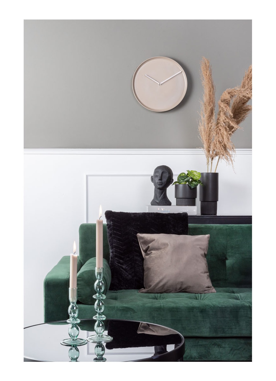 Karlsson Plate wandklok  - voorkant 2 taupe