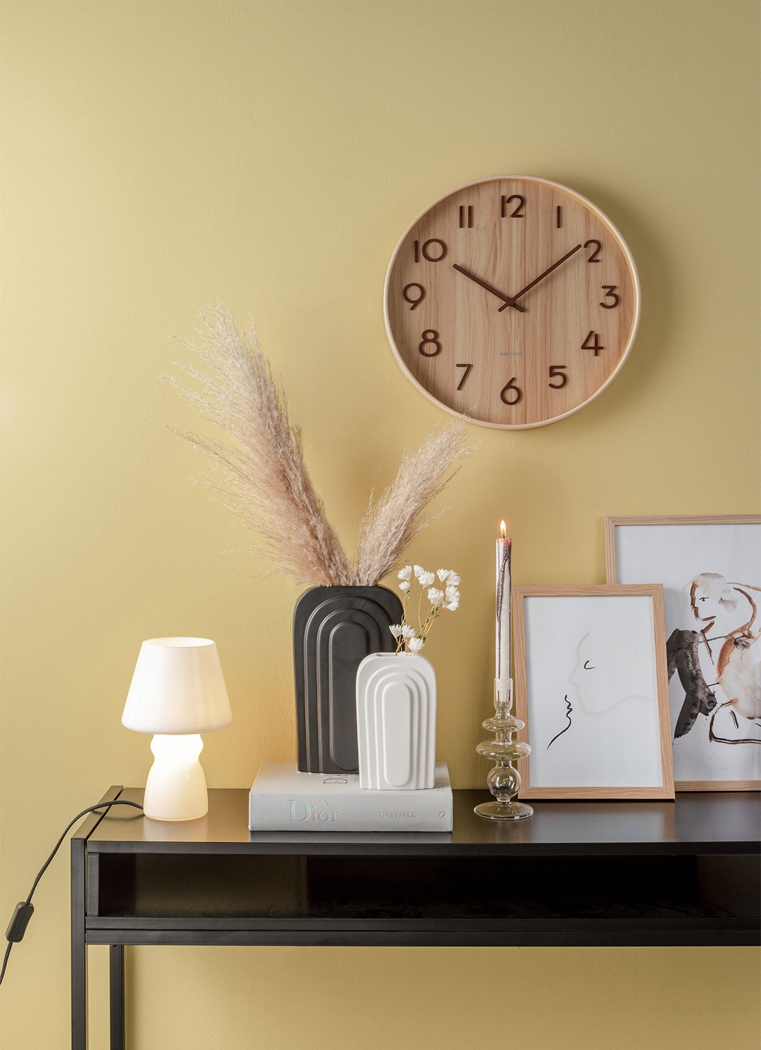 Karlsson Pure Medium wandklok  - voorkant 2 lichtbruin