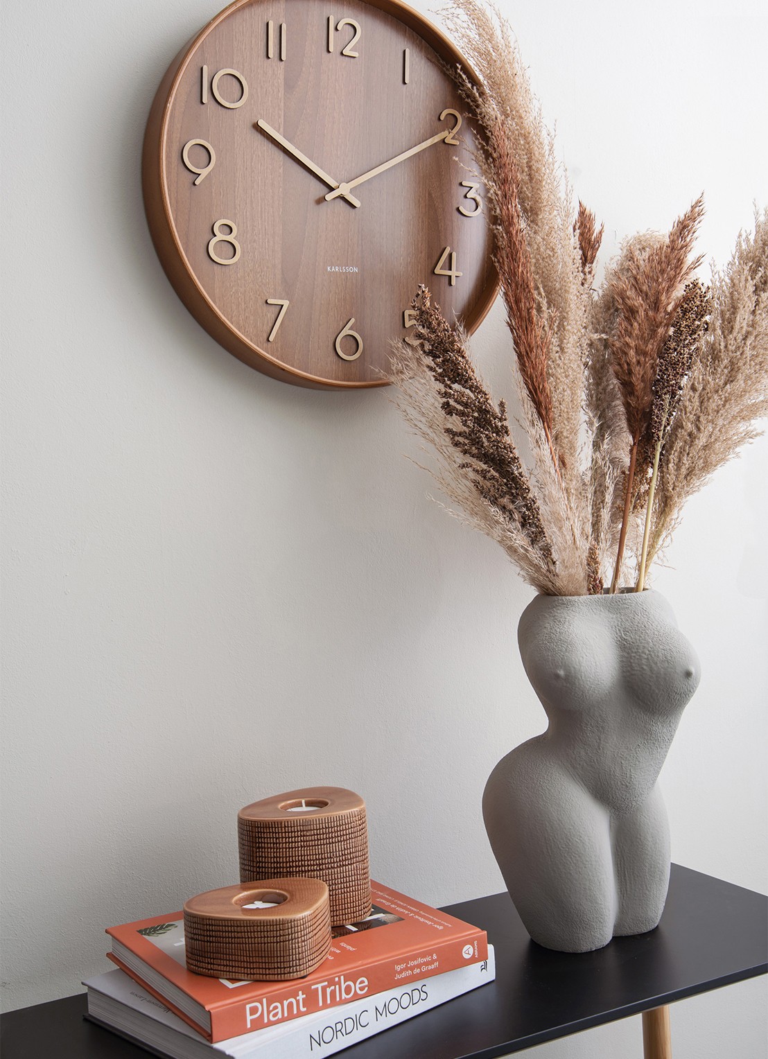 Karlsson Pure Medium wandklok  - voorkant 2 hazelnootbruin