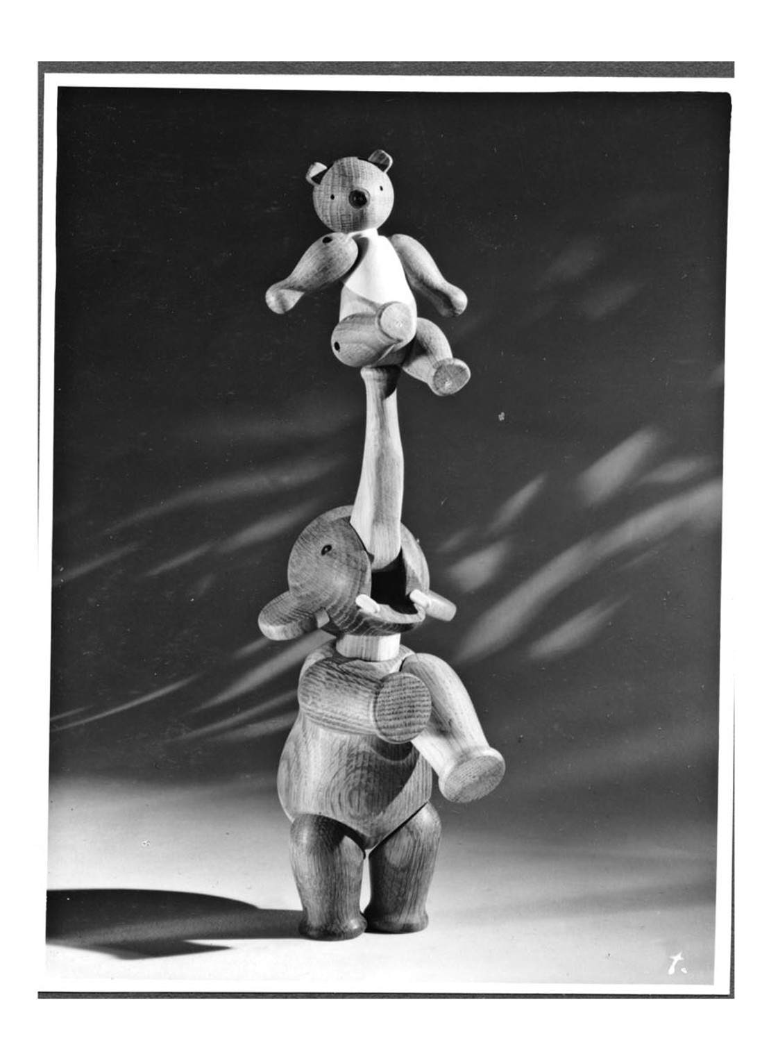 Kay Bojesen Elephant Small ornament 12,5 cm - voorkant 2 zand
