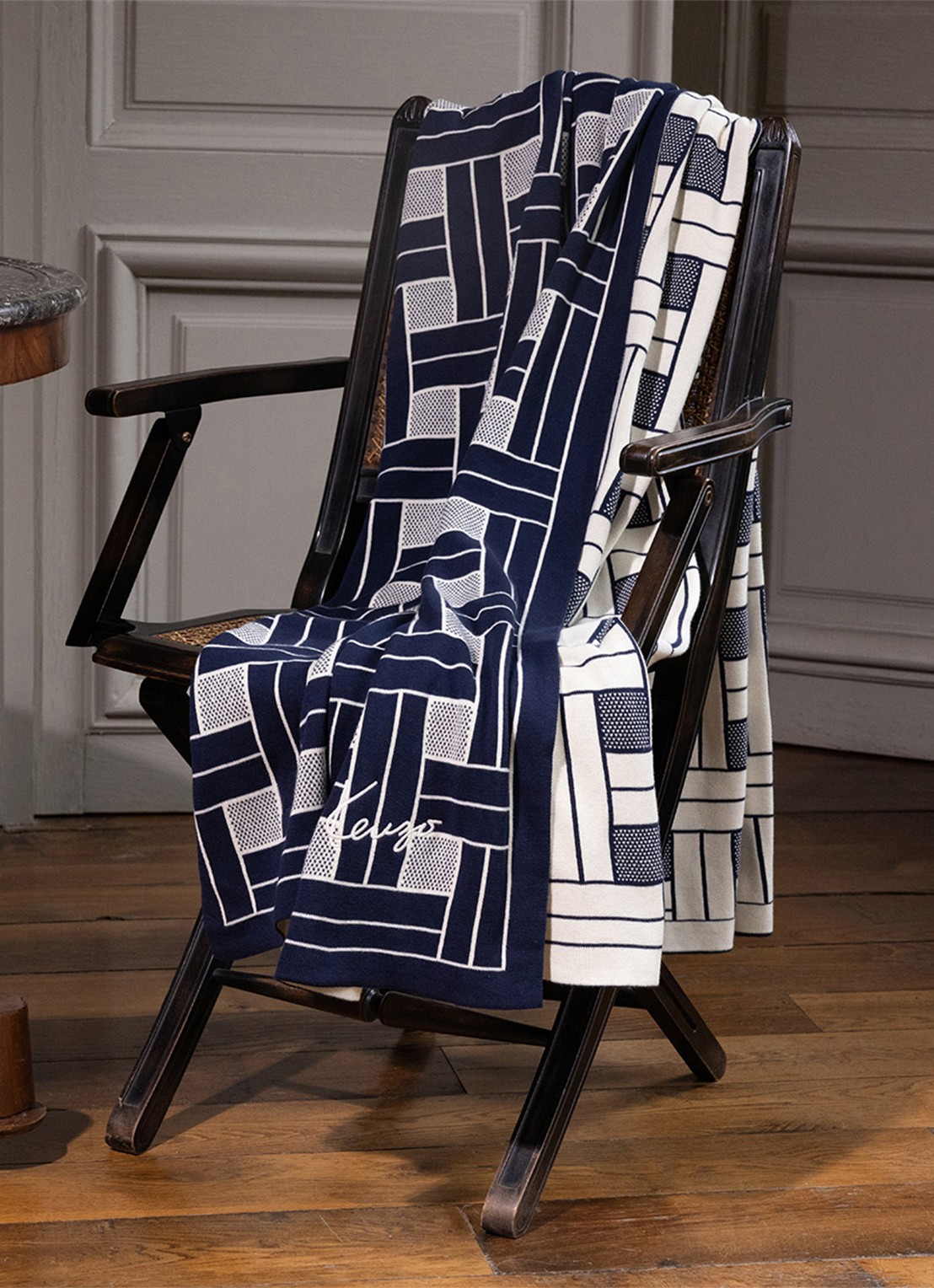 KENZO Plaid 170 x 130 cm - detail 3 donkerblauw