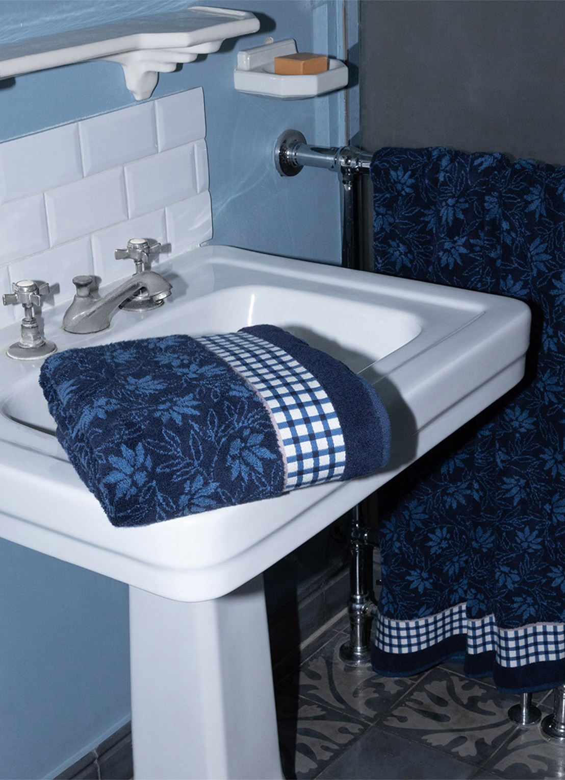 KENZO Rythm badlaken 90 x 150 cm - achterkant donkerblauw