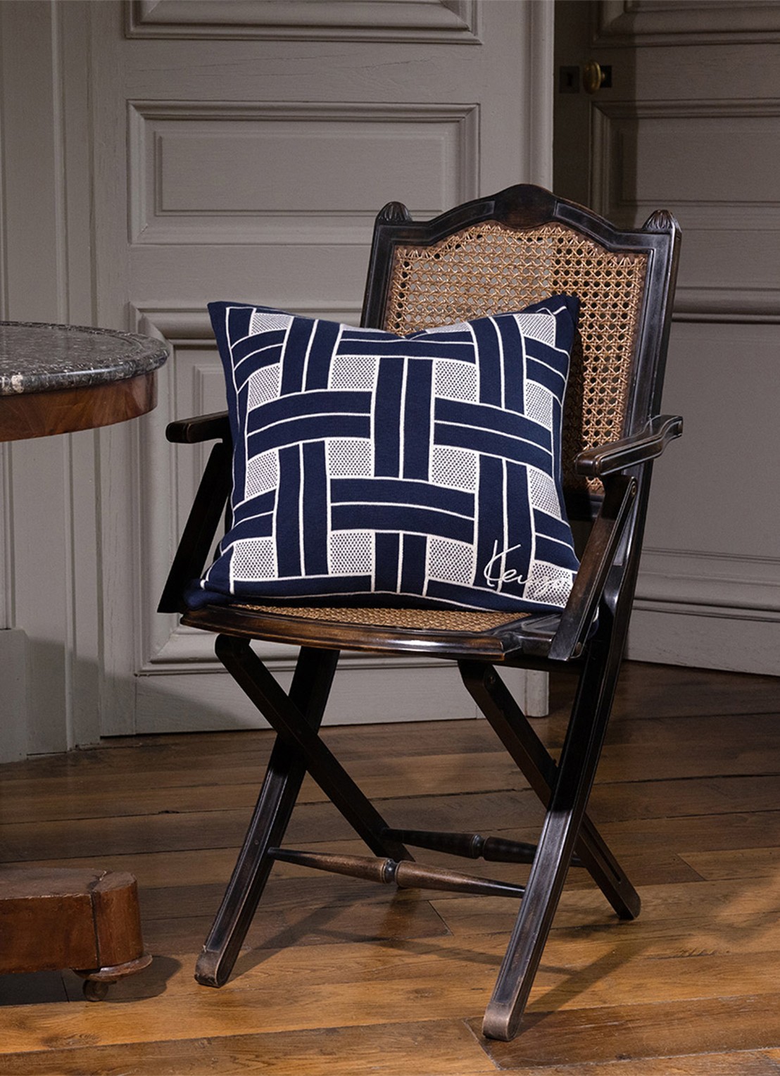 KENZO Sierkussen 45 x 45 cm - voorkant 2 donkerblauw