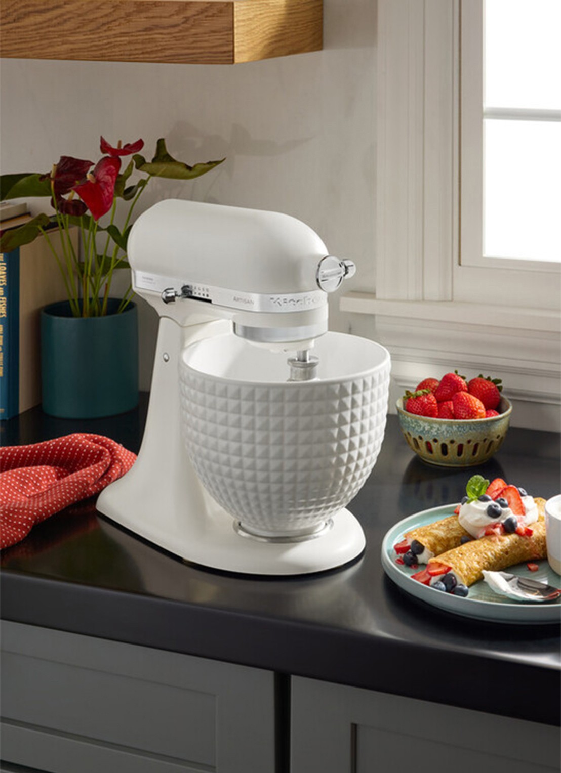 KitchenAid Artisan keukenmachine met kantelbare kop 4,7 liter 5KSM156CXEPL - achterkant wit